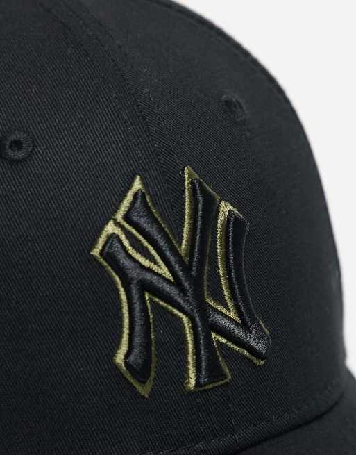 Gorra negra con diseño de los NY Yankees 9Forty de New Era, 2 de 3