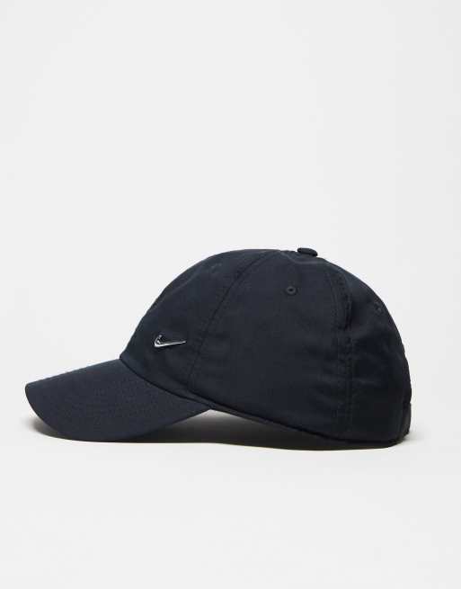  Gorra negra con logo de metal de Nike Club, 3 de 4