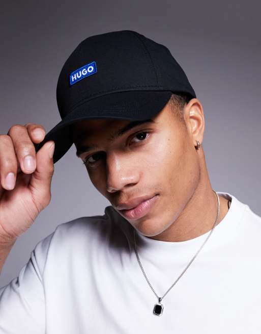 Gorra negra con logo en la parte central de HUGO Blue