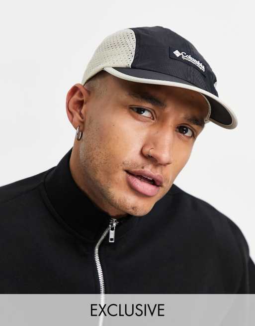 Gorra negra exclusiva en de Columbia | ASOS