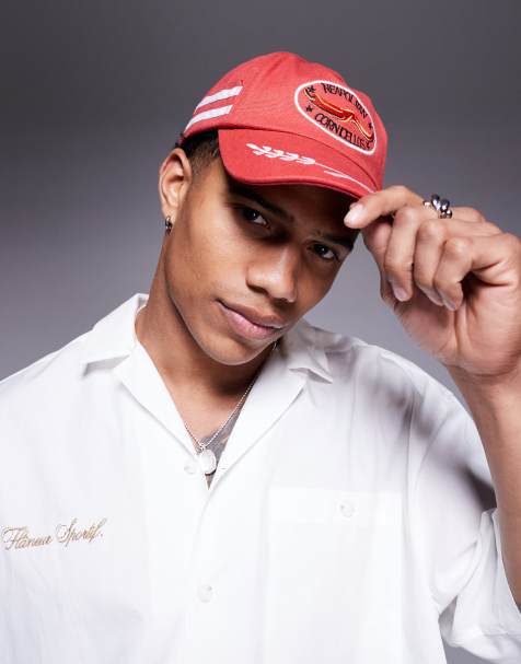 Gorra roja con detalle bordado de parche de ASOS DESIGN - view 1