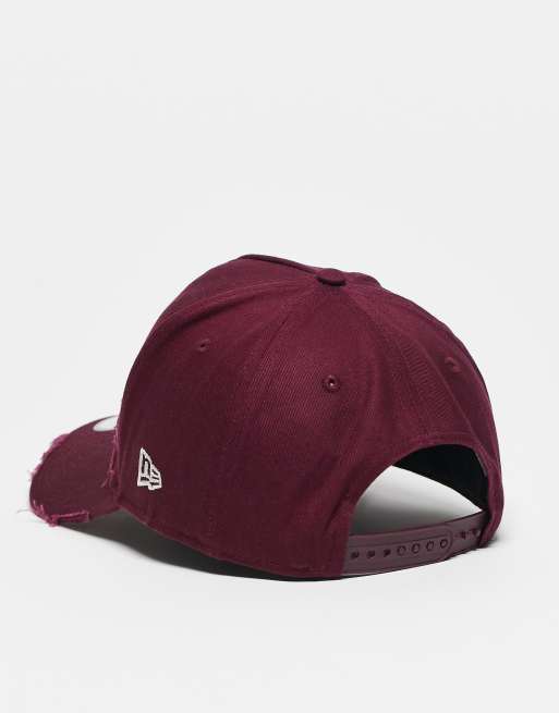 Gorra roja con parche del logo y detalle desgastado de New Era, 3 de 3