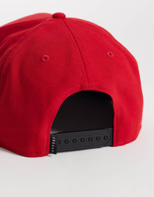 Gorra roja de Jordan, 3 de 3