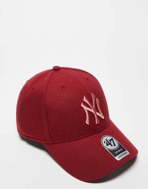 Gorra roja entallada con botón de presión y diseño de los NY Yankees de 47 Brand