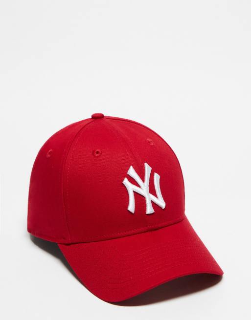 Gorra roja unisex con detalle 