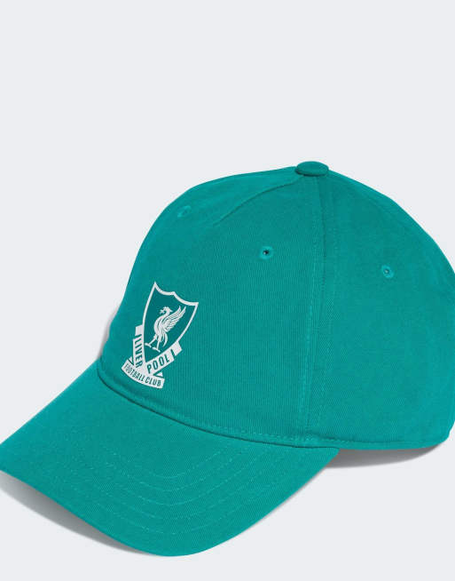 Gorra verde mar y blanca con diseño de la tercera equipación del Liverpool FC de adidas Performance