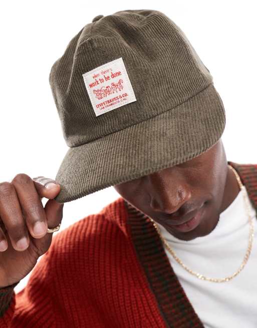 Gorra verde oliva estilo worker con logo de Levi's