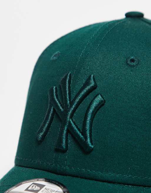 Gorra verde oscuro con diseño de los NY Yankees 9Forty de New Era, 2 de 3