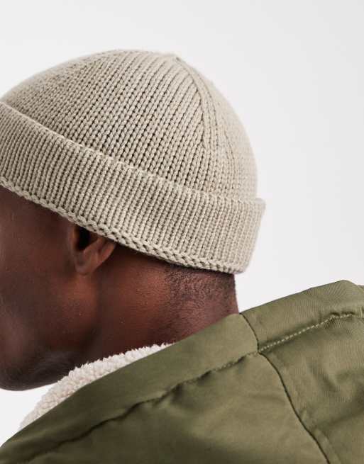 Gorro beis pequeño estilo pescador de punto acanalado de ASOS DESIGN, 2 de 3