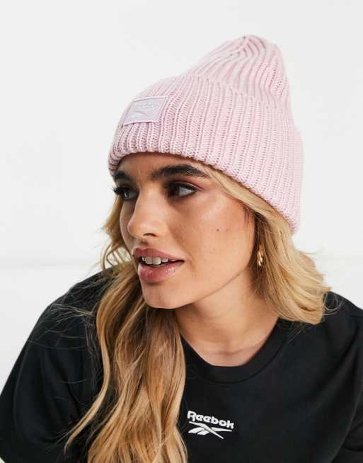 Gorro color baya de canalé de Reebok
