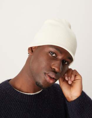 Gorro color crema ajustado de corte estándar de ASOS DESIGN