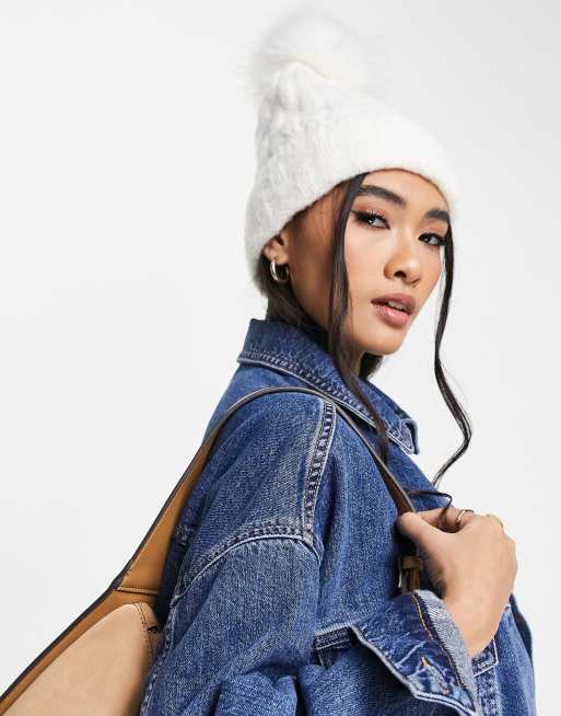 Gorro color crema con pompón del mismo tono de ASOS DESIGN
