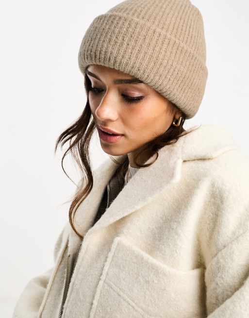 Gorro color galleta con doble vuelta de punto grueso de ASOS DESIGN 