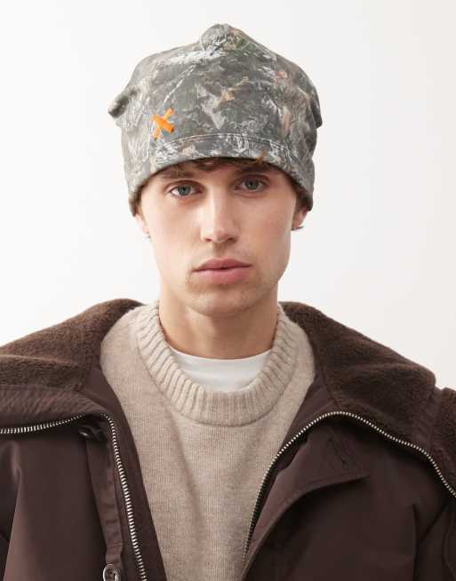 Gorro multicolor con estampado de camuflaje de COLLUSION