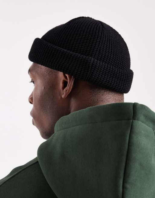 Gorro negro con logo de punto gofrado de lana de merino de Parlez, 3 de 3