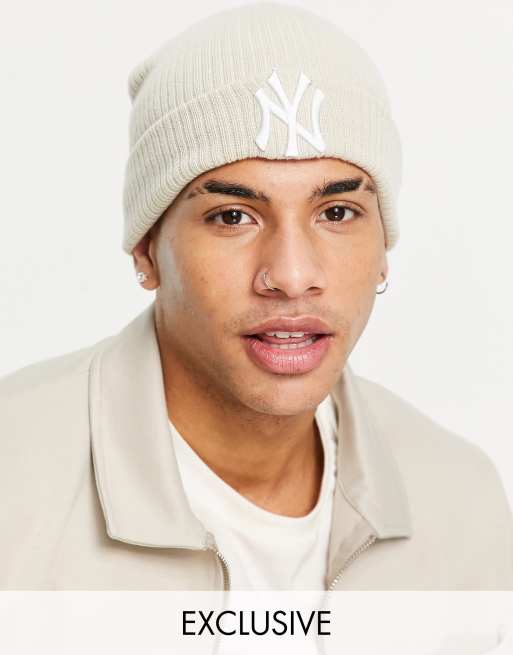 Gorro pequeño color piedra con diseño de los NY Yankees de punto inglés acanalado exclusivo en ASOS de New Era
