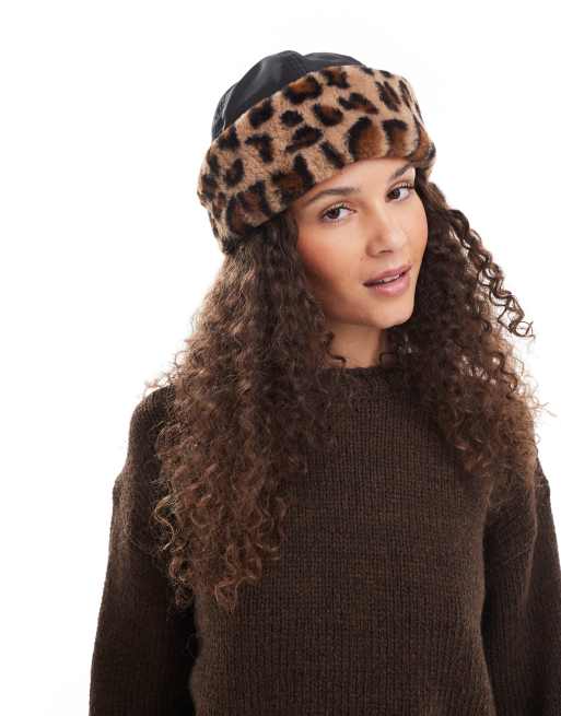 Gorro pequeño negro con estampado de leopardo de nailon y piel sintética de Monki