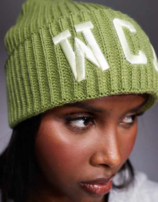 Gorro verde con logo universitario de Weekend Collective, 3 de 3