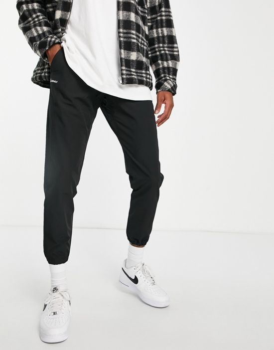 https://images.asos-media.com/products/gramicci-4-way-stretch-sweatpants-in-black/200735297-1-black?$n_550w$&wid=550&fit=constrain