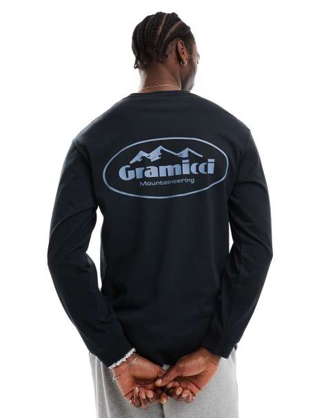 Gramicci – Czarny T-shirt z długim rękawem i grafiką z górami - view 1