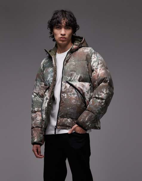 Gramicci – Daunen-Pufferjacke mit Batikmuster in Grün und Braun - view 1
