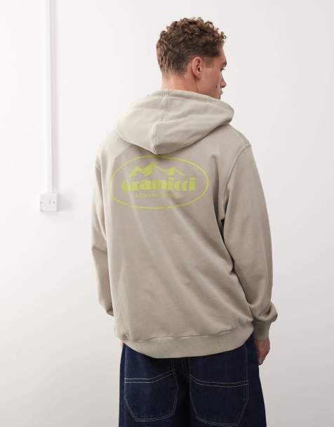 Gramicci – Mountaineering – Kapuzenpullover in Pigment-Haferbeige mit Grafikprint - view 1
