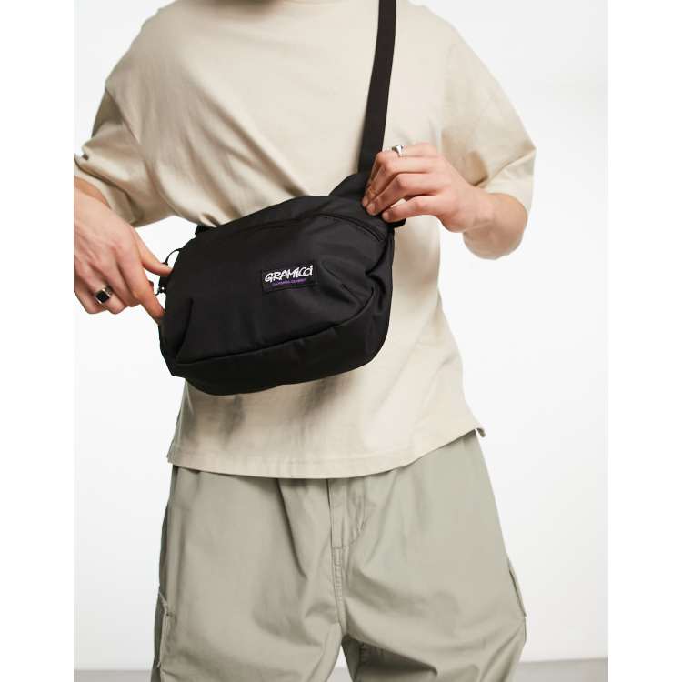 Gramicci – Schultertasche aus Cordura-Gewebe in Schwarz | ASOS