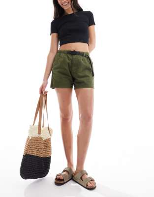 Gramicci - Shorts aus Baumwoll-Twill in Khaki mit Riemen und Schnalle-Grün