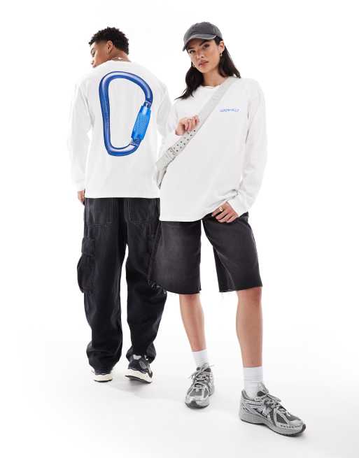 Gramicci Unisex – Biały bawełniany T-shirt z długimi rękawami i nadrukiem karabińczyka