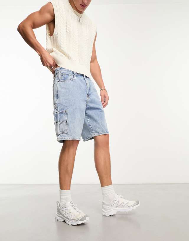 GUESS Originals - carpenter denim shorts in light wash