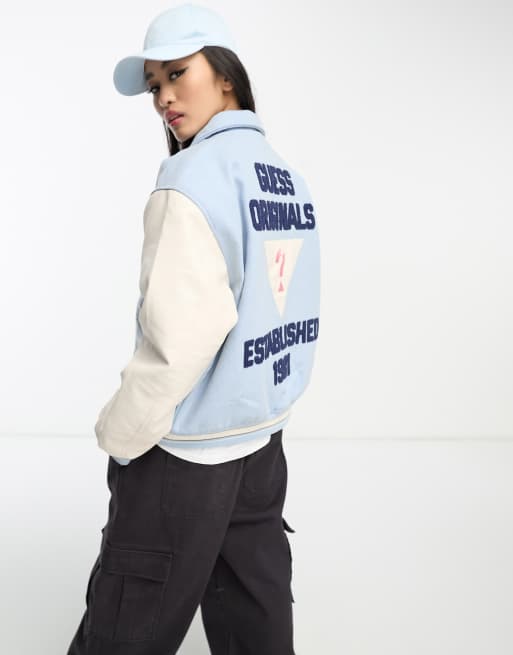 Guess Originals – Jasnoniebieska kurtka varsity z kontrastowymi rękawami 