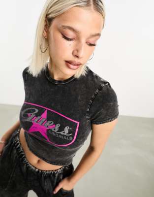 GUESS Originals - Knapp geschnittenes T-Shirt in Schwarz mit Vintage-Stern-Print