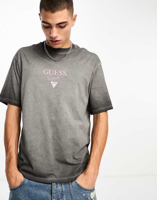 Guess triangle best sale logo t shirt