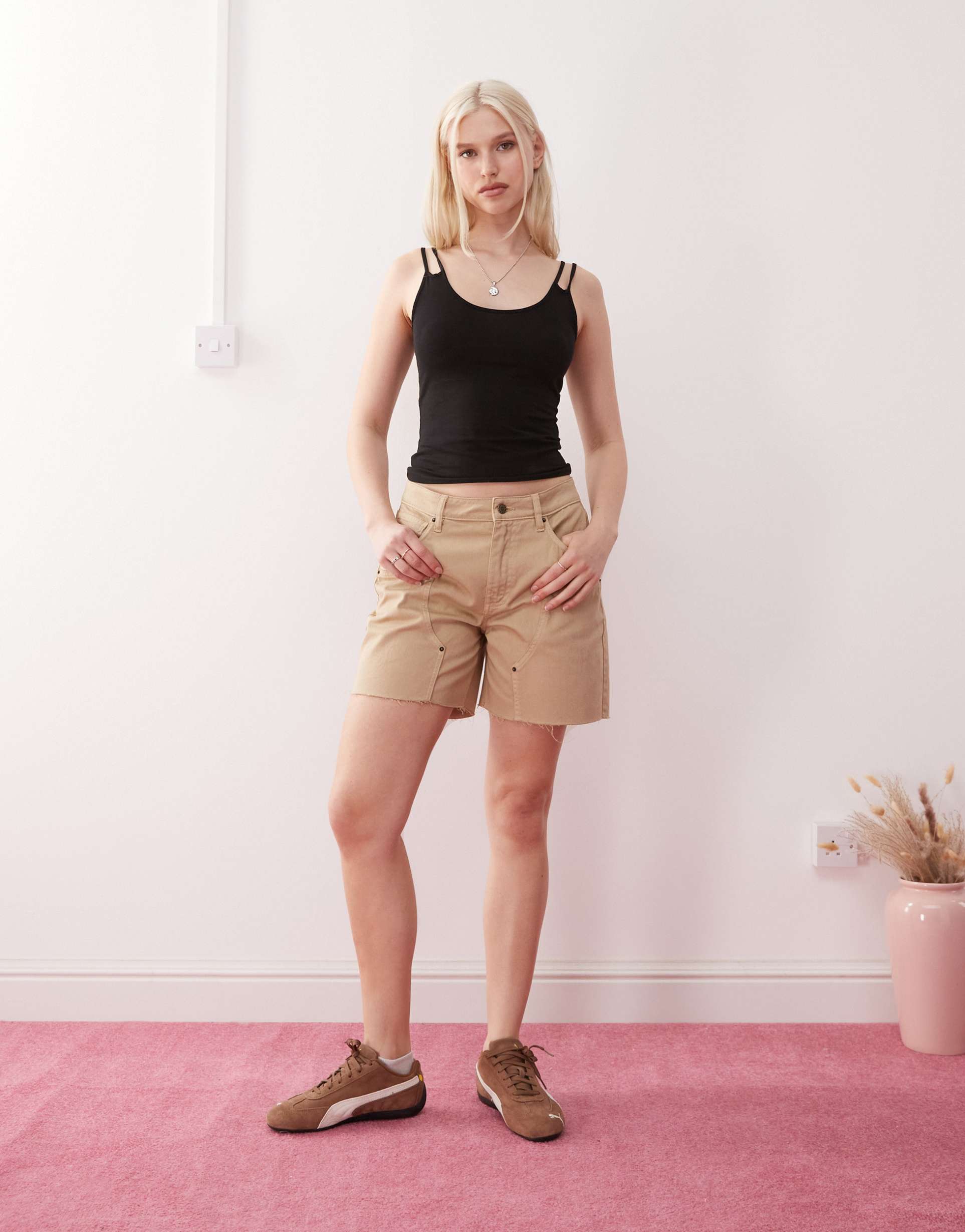guess originals mom shorts in beige
