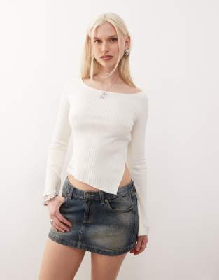 off the shoulder long sleeve sweater in off white with asymmetric hem
