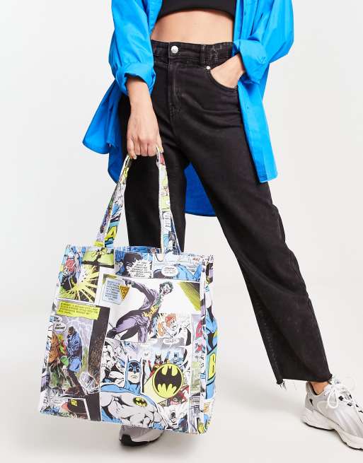 I forhold Rig mand Mug GUESS Originals x Batman - Tote-taske med multifarvet print | ASOS