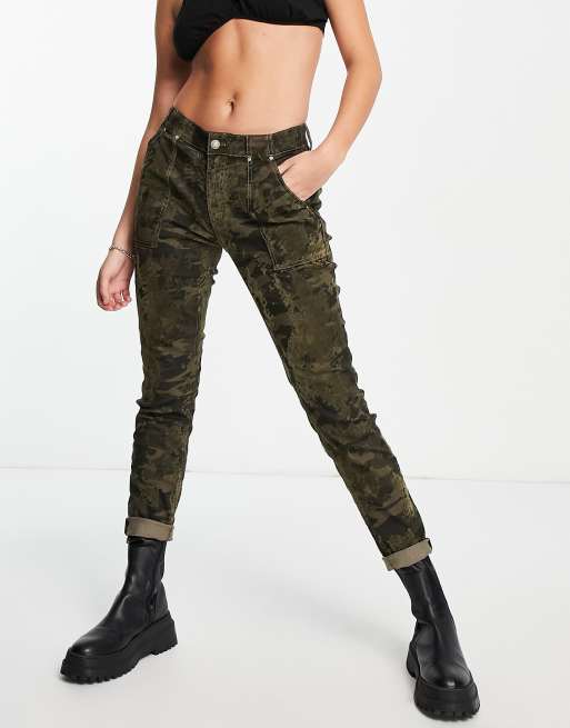 Guess store camouflage pants