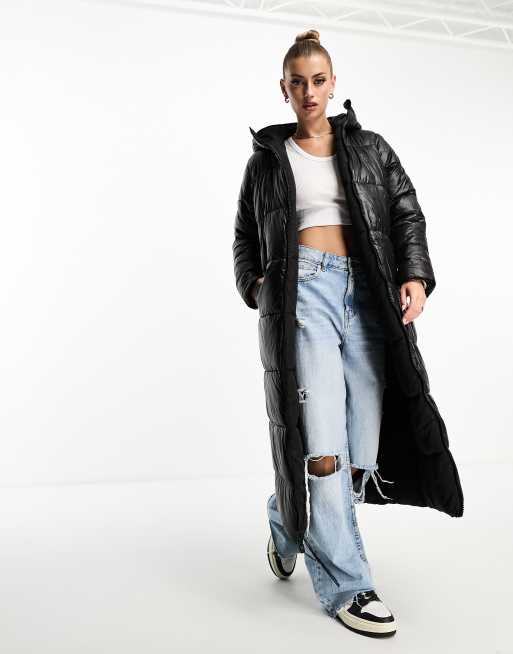Gym King – Lang geschnittene Wende-Steppjacke in Schwarz und hochglänzendem Design 