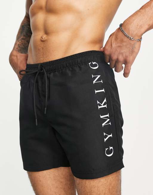 Gym King - Zwemshort met logo in kleurschakering in zwart 