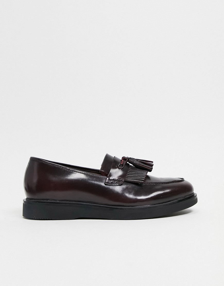 H by Hudson – Caln – Vinröda, glansiga loafers i läder med tofsar