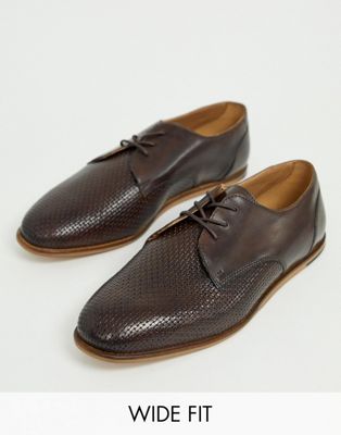 H by Hudson – Wide Fit – Crayford – Bruna präglade skor med snörning