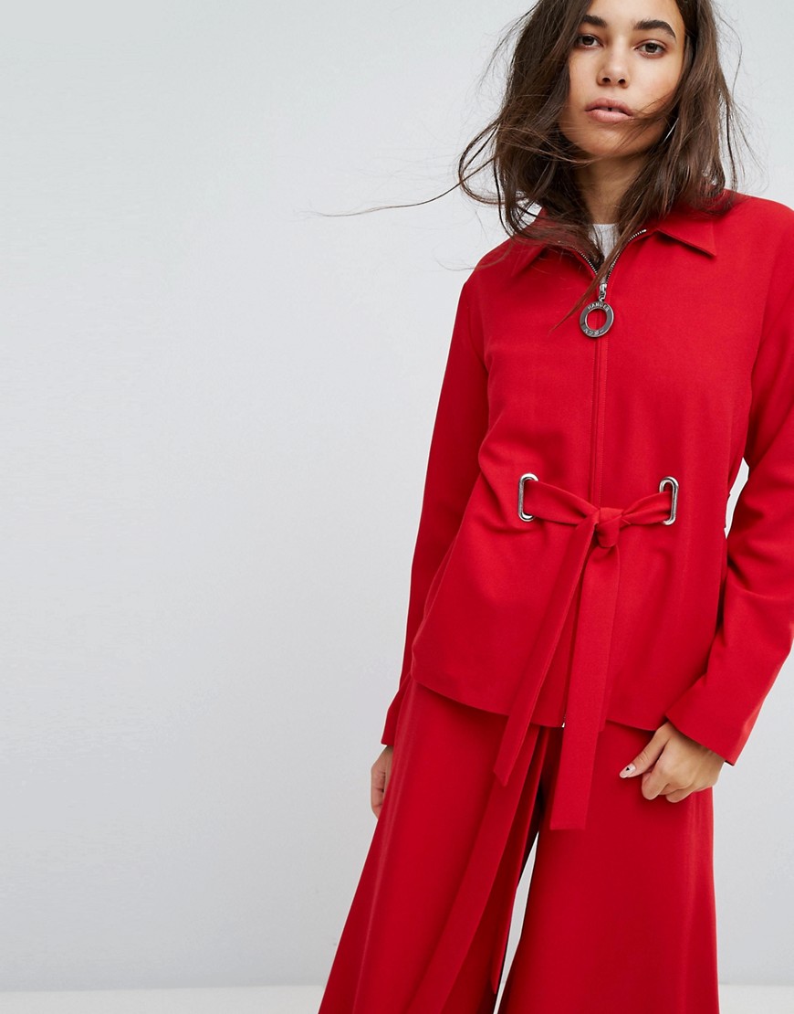 Hanger – jakke med huldetaljer-Rød