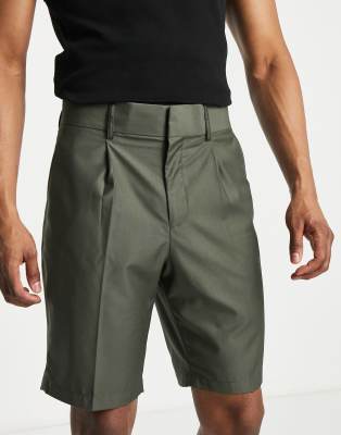 loose fitting golf shorts