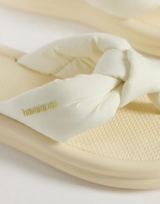 Havaianas – Overpuff – Boho-Zehenstegsandalen in Buttercreme, 7 von 8