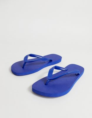 havaianas blue flip flops