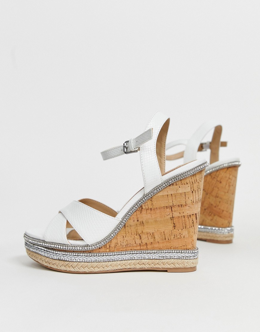 Head Over Heels – Maissie – Vita sandaler med hög kilklack i kork och utsmyckning