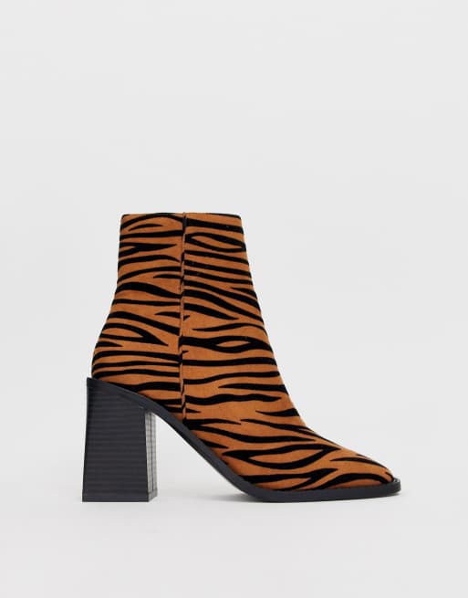 Head Over Heels - Olivee - Bottines à talons et imprimé tigre avec bout carré, 2 de 4