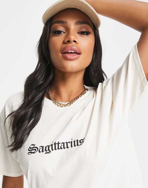 Heartbreak – Beżowy T-shirt oversize z napisem „Sagittarius”