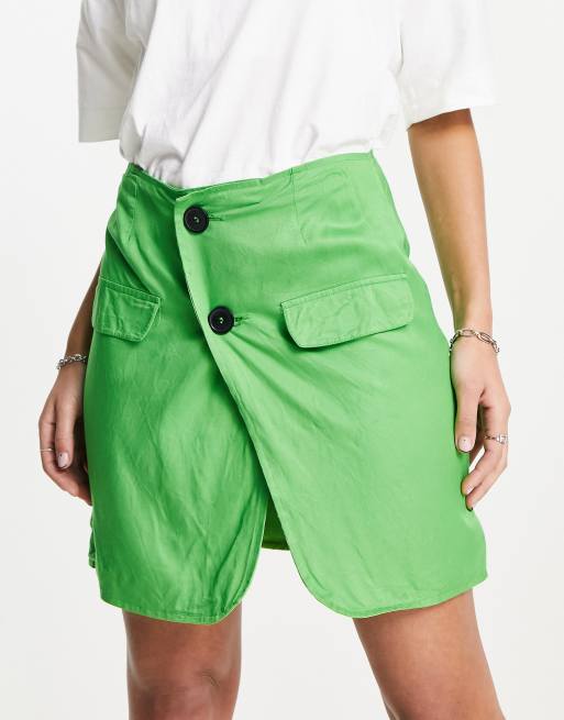 Heartbreak button front mini skirt in lime