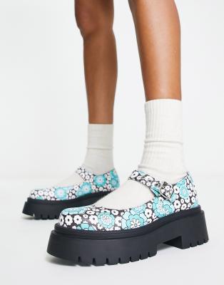 Heartbreak Heartbreak chunky flat shoes in daisy print-Multi